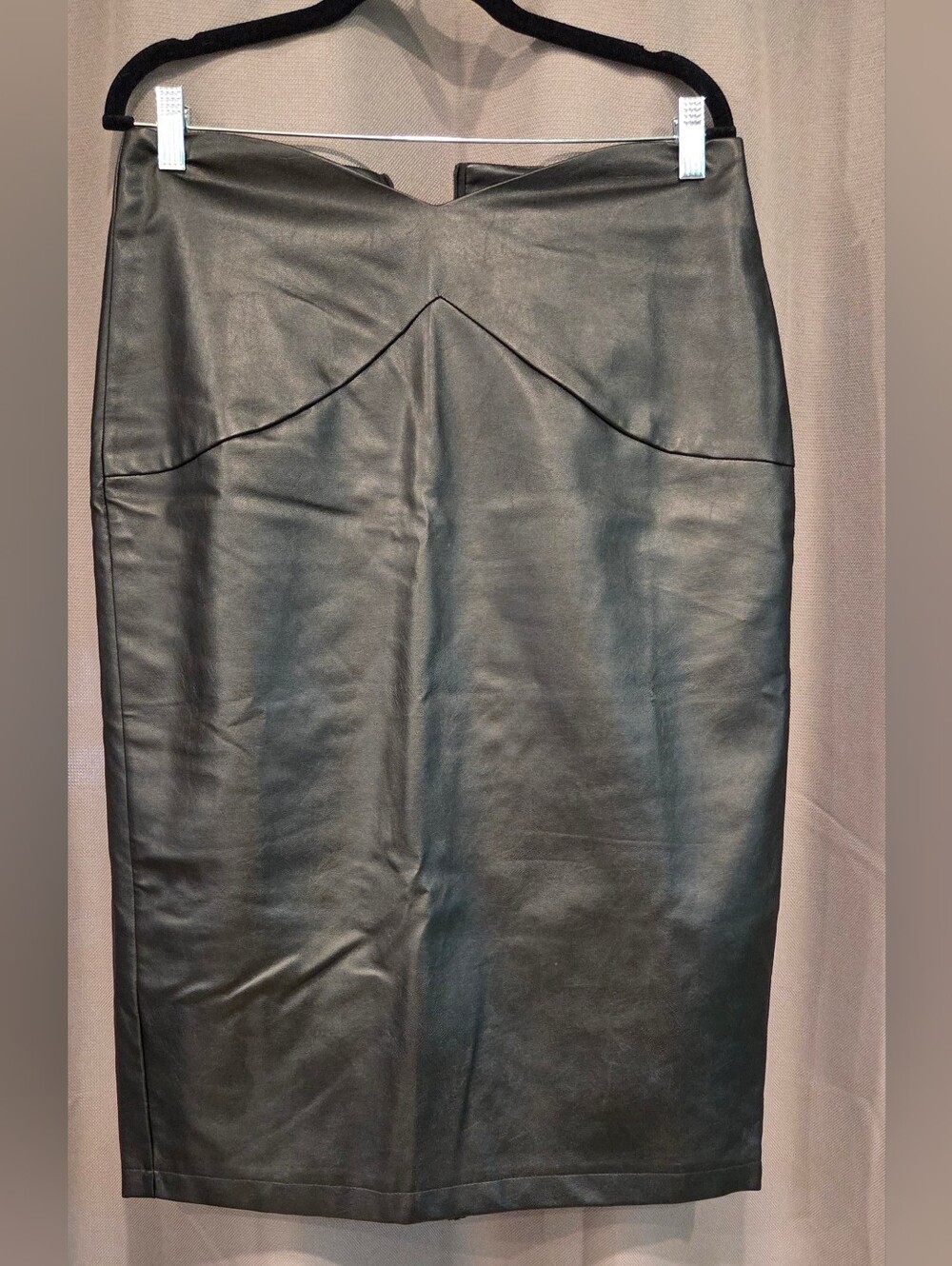 SHEIN Black Faux Leather Pencil Skirt with V-Waist Seam
